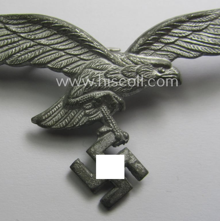 Minimally worn, WH (Luftwaffe) EM/NCO-pattern visor- (ie. 'Schirmmützen'-) cap-eagle being a non-maker-marked example as executed in (silver-toned!) zinc- ('Feinzink'-) based metal