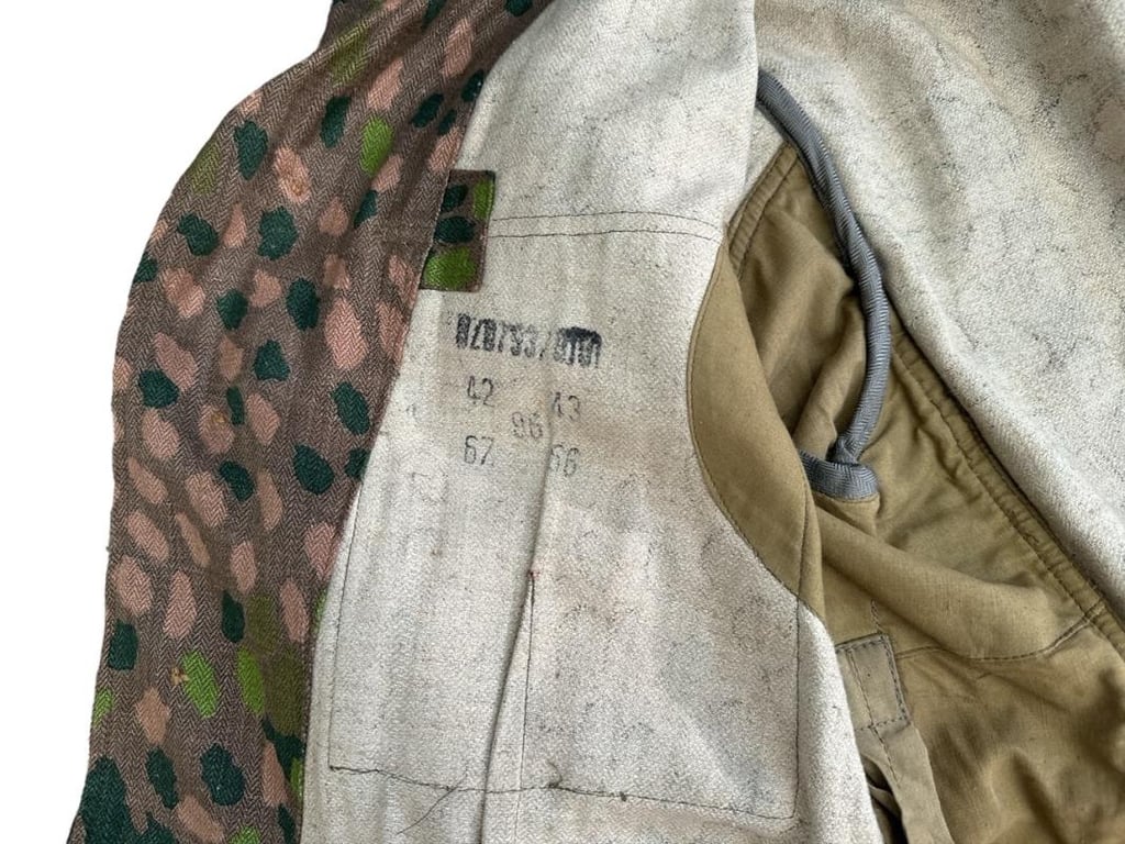 Waffen SS Erbsentarn (DOT44) Tunic unissued condition