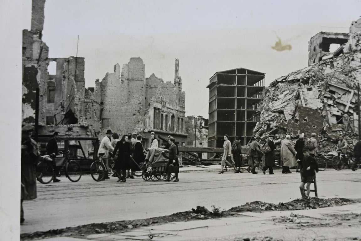 US WW2 Press Photo 'Bombed Berlin 1945'