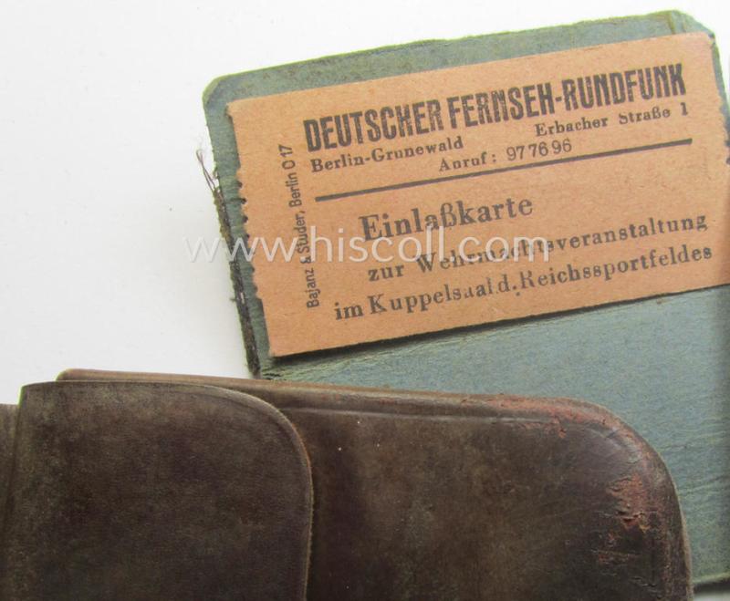 Unusual, WH (Kriegsmarine) item that comes as a 'period-souvenir': a leather-based 'wallet' that holds various Kriegsmarine-insignia (such as a visor-cap-eagle, cocarde, 2 pips, signals-'Auflage' and an (unidentified) 'Lion'-badge