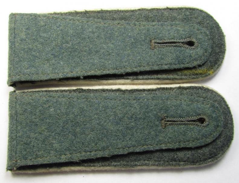 Fully matching pair of WH (Heeres) mid- ie. (later-) war-period (ie. 'M43'-pattern-) EM-type and 'cyphered' shoulderstraps as piped in the white-coloured branchcolour as was intended for a: 'Soldat eines Landesschützen-Regiment'