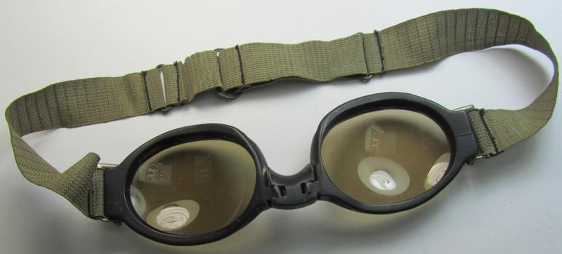 Superb - and/or fully undamaged! - example of a WH (Luftwaffe) pilots'-flight-goggles (ie.: 'Flieger-Splitterschutzbrillen mit Ultrasin-Gläsern “D” - Fl 30550' that comes stored in its period, metal-based etui (ie. container)