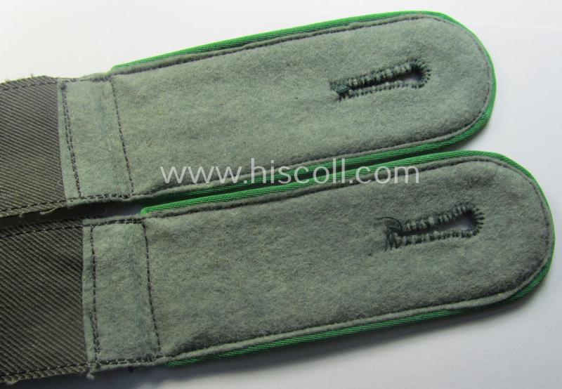 Pair of WH (Heeres) NCO-type (ie. 'M40- o. M43'-pattern) shoulderstraps: 'Soldat eines Gebirgsjäger- o. Jäger-Rgts.'