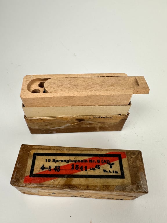 BOX 15 SPRENGKAPSELN