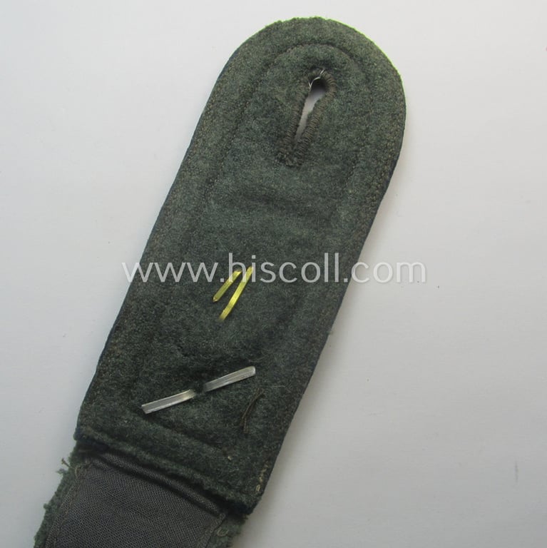 Single, WH (Heeres) mid-war-period- (ie. 'M41/M43'-pattern) 'cyphered', NCO-type shoulderstrap as was intended for usage by a: 'Feldwebel einer Sanitäts-Abtlgs.'