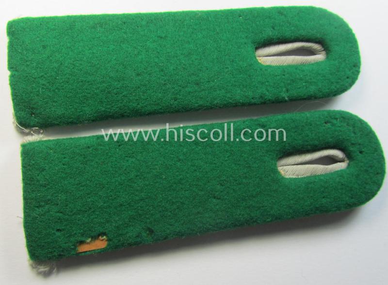 Pair of WH (Heeres), officers'-type shoulderboards: 'Leutnant der Jäger- o. Geb.Jäger-Truppen'