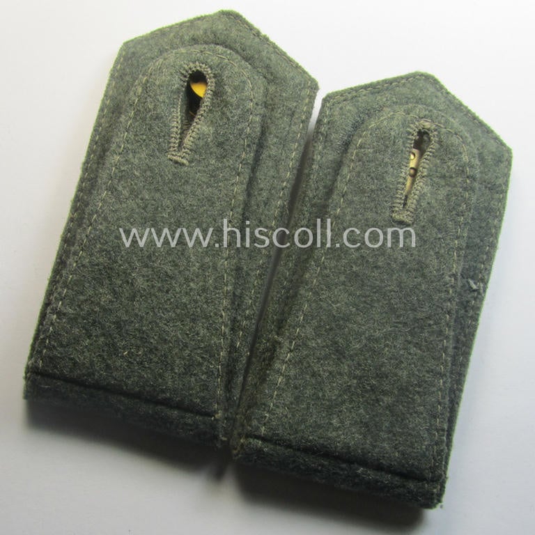 Fully matching pair of neatly 'cyphered'- (and I deem early- ie. mid-war-period), WH (Kriegsmarine) NCO-type shoulderstraps as was intended for usage by an: 'Unterfeldwebel eines Küsten-Artillerie-Rgts. o. Abtlgs.'