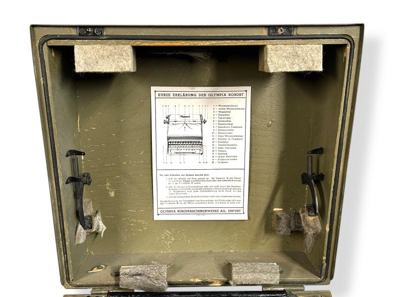 W-SS Typewriter in Transport Case