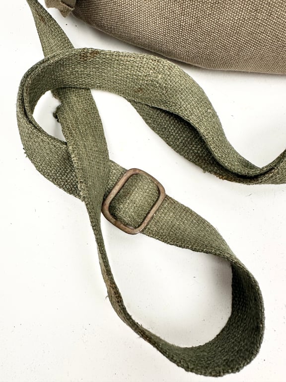 Rare Fallshirmjager gasmask/bag "ebd"