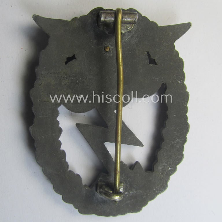 Mid- (ie. later-) war-period, zinc- (ie. 'Feinzink'-) based version of a WH (Luftwaffe) 'Erdkampfabzeichen' as was produced by the: 'J.E. Hammer u. Söhne'-company