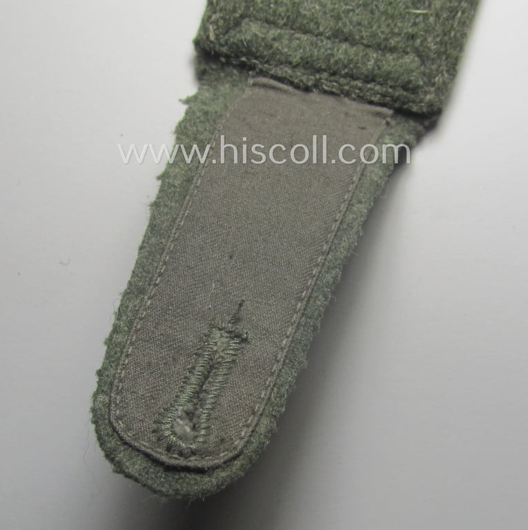 Single, 'cyphered' (and I deem early-war-period), WH (KM) NCO-type shoulderstrap: 'Unterfeldwebel eines Küsten-Artillerie-Abtlgs.'