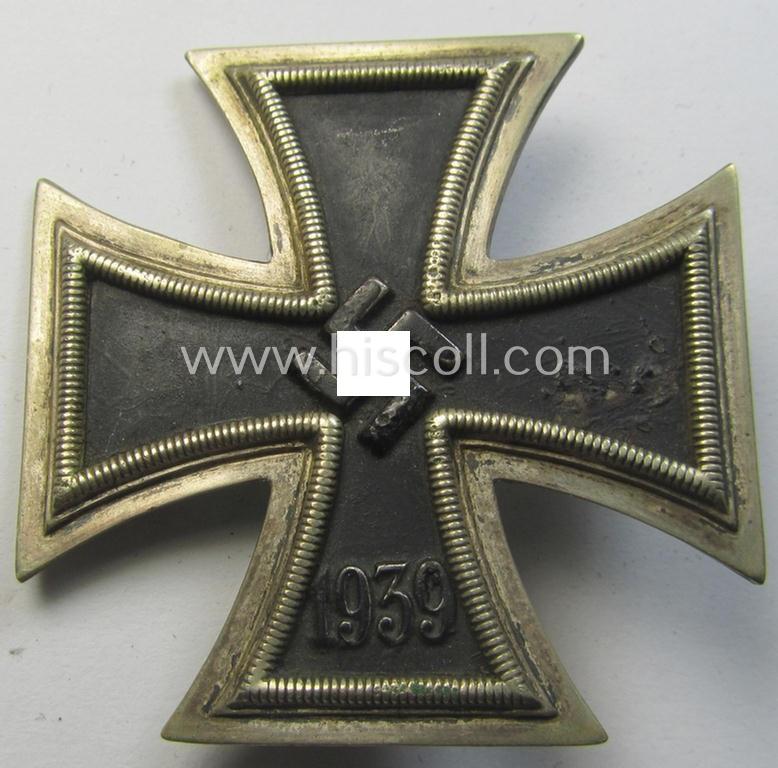 'EK1.Kl.' (or: Iron Cross 1st class) being a neatly maker- (ie. 'L/11'-) marked example as was produced by the (desirable!) 'Hersteller' (ie. maker): 'Wilhelm Deumer'