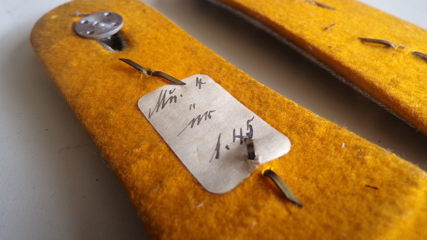 Shoulderboard for a cavalry / rec. Hauptmann