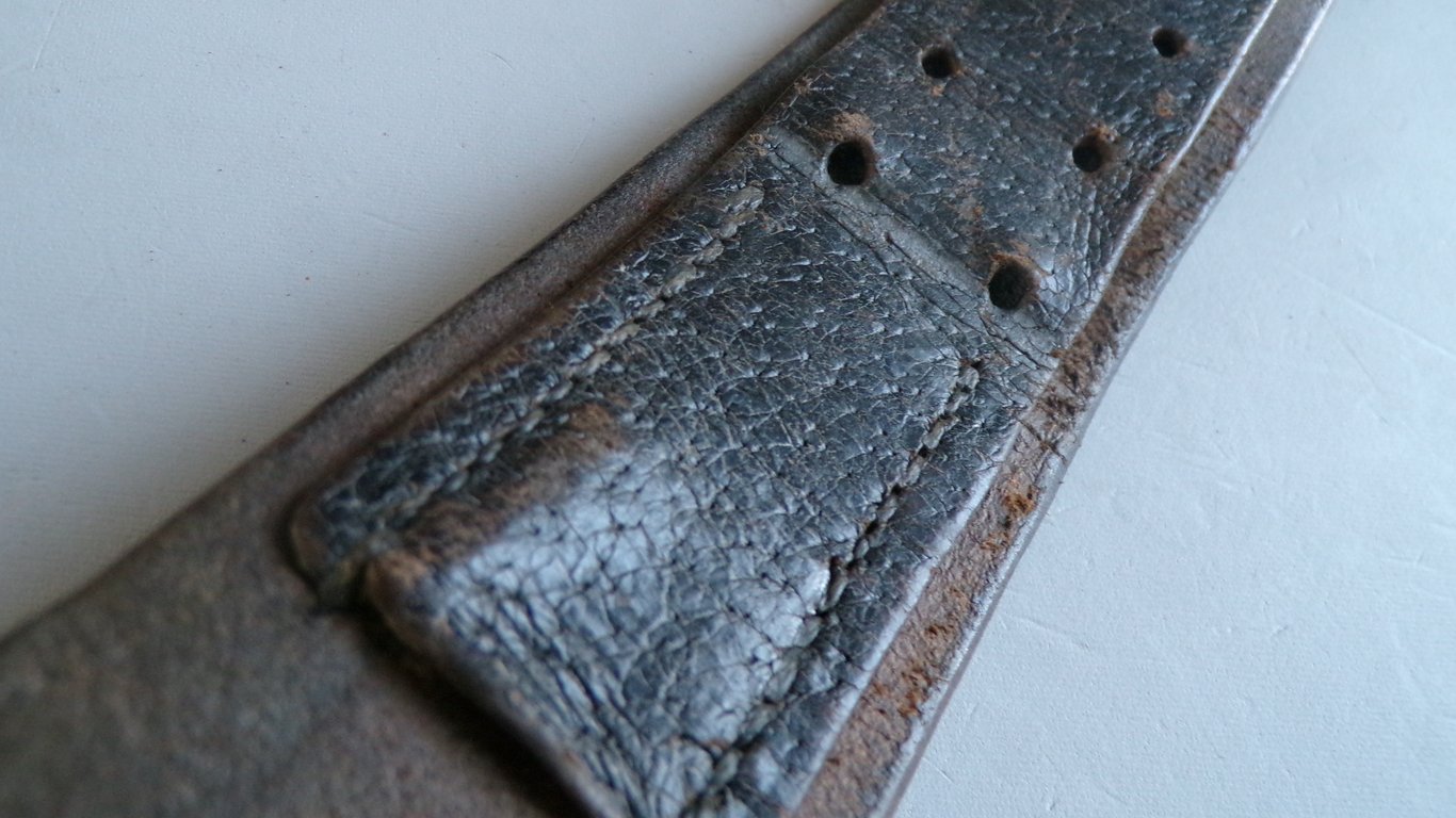 Late war Luftwaffe leather combat belt