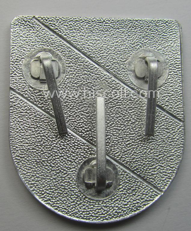 'Virtually mint ie. unissued' pair of WH (Kriegsmarine) tropical- (ie. 'DAK'- or: 'Deutsches Afrikakorps'-) related- and/or aluminium-based, eagle-'pith-helmet'-shields comprising of two non-maker-marked examples