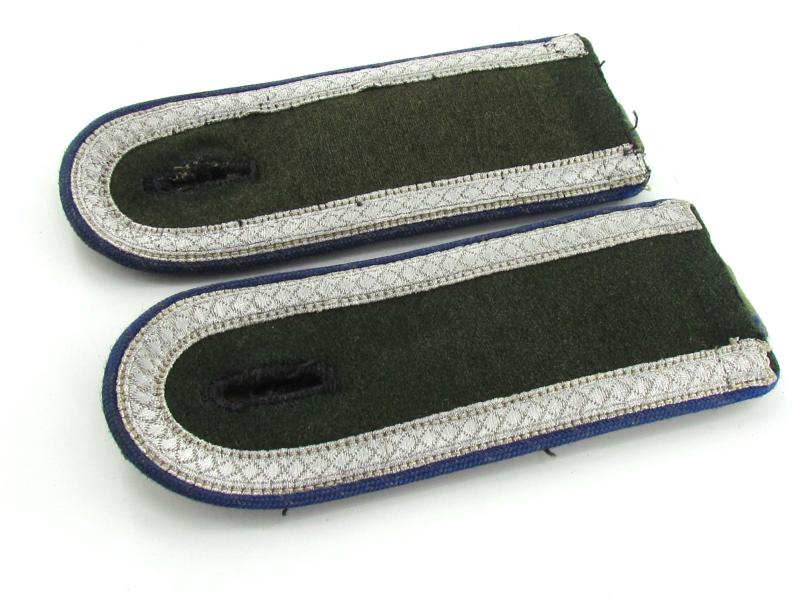 Wehrmacht ( Heer ) M36 medical or Sanitäter nco or Unteroffizier shoulder boards