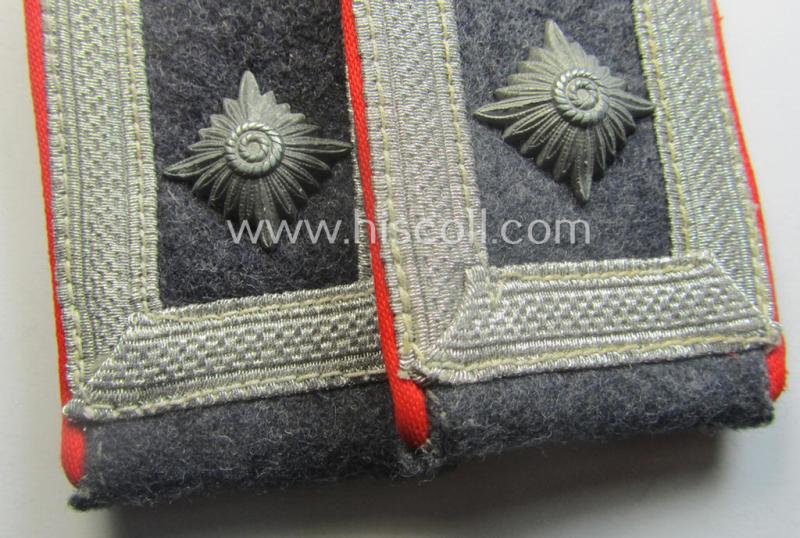 Pair of WH (Luftwaffe) NCO-type shoulderstraps as piped in the bright-red branchcolour as was intended for a: 'Feldwebel o. Wachtmeister der Flak-Artillerie-Trpn.'