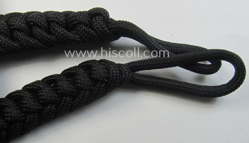 Attractive - and scarcely encountered! - HJ/DJ (ie. 'Hitlerjugend' etc.) so-called: 'leaders-lanyard' (ie. 'Führerschnur') as was intended for usage by a youth-member holding the rank of: 'HJ-Scharführer' (ie. 'DJ-Jungzugführer')