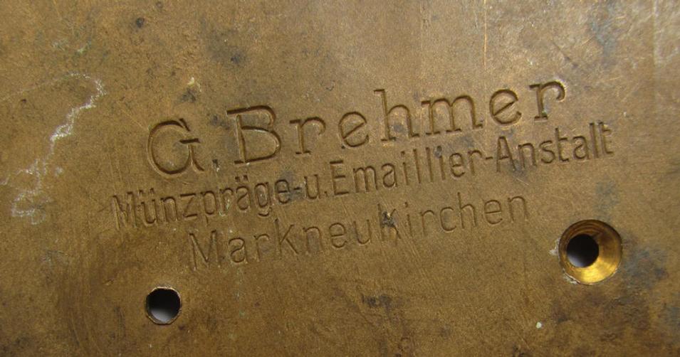 Commemorative, bronze-toned A.D.A.C.-related car-plaque (ie. 'Erinnerungs- o. nichttragbare Fahrzeug-Medaille des A.D.A.C.') showing two enamelled shields and text: 'Zielfahrt Gau IIb - Motor-Sp.-Club Tangermünde - 29.6.1930'