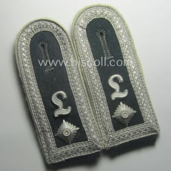 Attractive - and fully matching! - pair of...