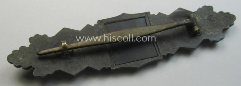 'Nahkampfspange in Bronze' (or: bronze-class close-combat clasp ie. CCC) being a (typical) non-maker-marked- and/or minimally converse-shaped specimen as was produced by the maker- (ie. 'Hersteller') 'Steinhauer & Lück'