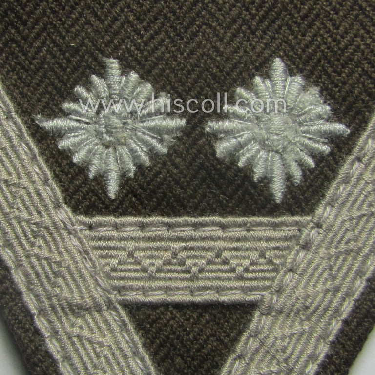 Attractive - and scarcely found! - RAD (or: 'Reichsarbeitsdienst') 'Armwinkel' (or: rank-chevron) as was executed on a brown-coloured- and 'HBT'-like- (ie. 'Drillich'-) based background as was intended for usage by a: 'RAD-Untertruppführer'