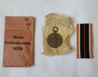 Medal set: KvM 'KriegsverdienstMedaille (War merit medal 1939)...
