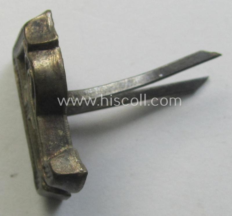 Regrettably single - merely Waffen-SS-related! - silverish-coloured (ie. 'Buntmetall'-based) so-called: 'Fl'-shoulderstrap-'cypher' (ie. 'Ziffer') as was intended for an: 'SS-Unterführer der Fla.MG-Abteilungen'