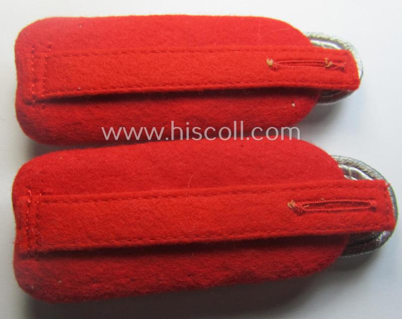 Pair of WH (Luftwaffe) officers'-type shoulderboards as piped in the bright-red-coloured branchcolour was intended for usage by an: 'Oberst eines Flak-Artillerie Rgts. o. Abtlgs.'