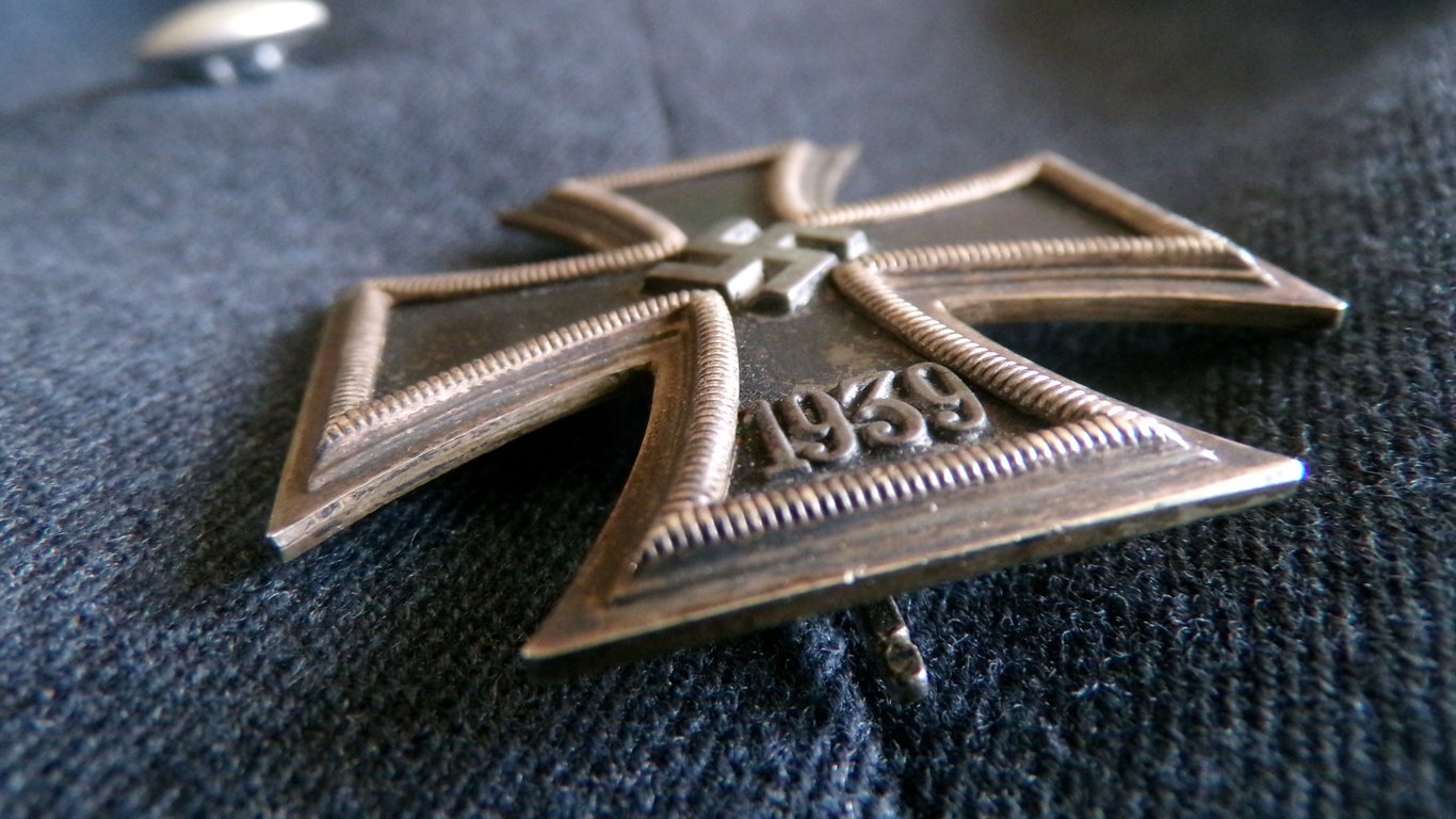 Named Gala Tunic with medals  part 2