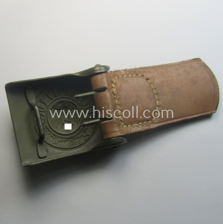 Stunning, WH (Heeres) field-grey-coloured- and/or steel-based belt-buckle, being a maker- (ie. 'J. C. Maedicke'-) marked- and/or: '1941'-dated example on its leather-based tab and that comes in a stonemint- ie. unissued-, condition