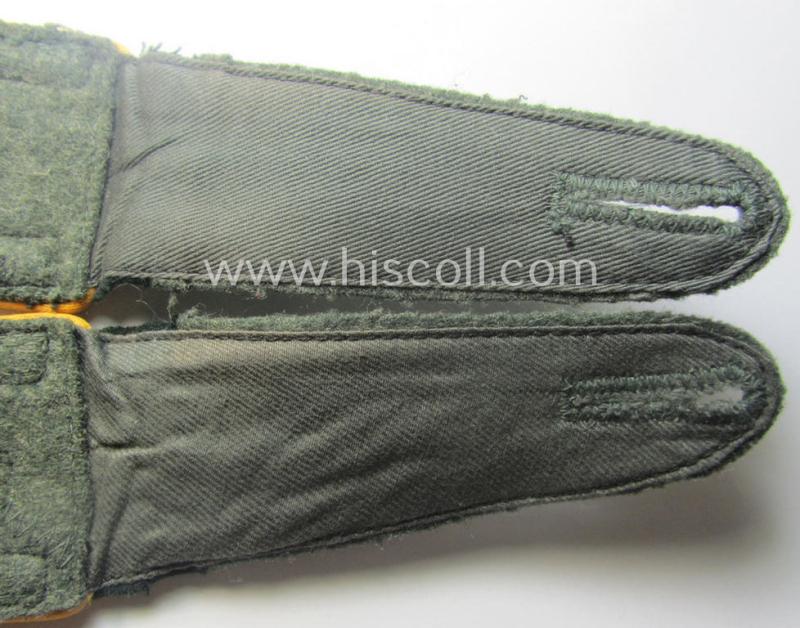 Pair of WH (Heeres) NCO-type shoulderstraps: 'Unteroffizier einer Kavallerie- o. Aufklärungs-Abtlgs.'