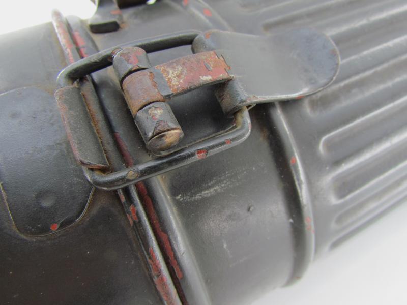 Reichswehr /Wehrmacht Early Short Gasmask Cannister ( complete )