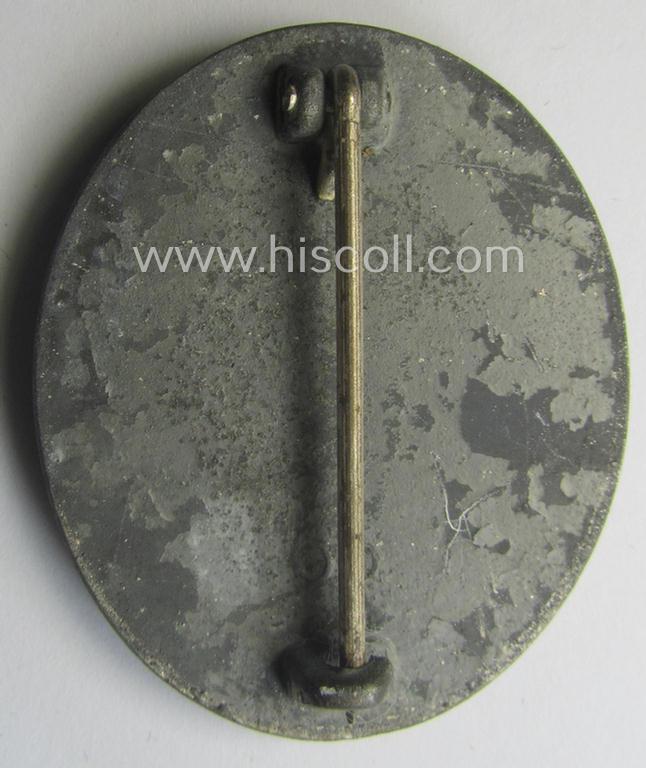 Moderately used- and/or worn 'Verwundeten-Abzeichen in Silber' being a typical maker- (ie. '65'-) marked- and/or: 'Feinzink'-based example by the maker: 'Klein & Quenzer'