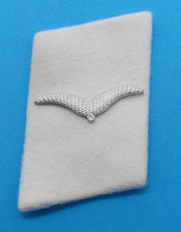 Hermann Göring division collar tabs
