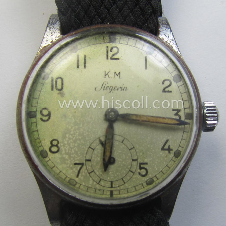 WH (Kriegsmarine) WWII-period wrist-watch (or: 'Dienstuhr') of the make: 'K.M. Siegerin' having a beige-white-coloured dial-plate and neatly engraved number on its back that reads: '109597'