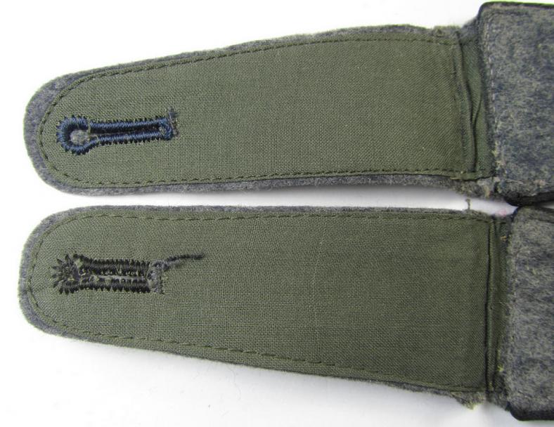 Fully matching pair of (IMO later-war-period-) WH (Luftwaffe), enlisted-mens'-type shoulderstraps, as was intended for a: 'Soldat eines Bau- o. Pioniere-Abteilungs o. Regiments'