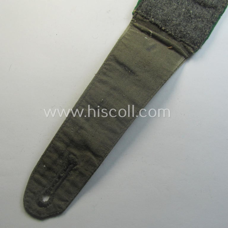 Single, WH (Heeres) 'cyphered', EM-type (ie. 'M40- o. M43'-pattern-) so-called: 'summer-type'-shoulderstrap (being of the model as was specifically intended for usage on the 'Windjacke') as was intended for a: 'Soldat des Gebirgsjäger-Rgts. 98'