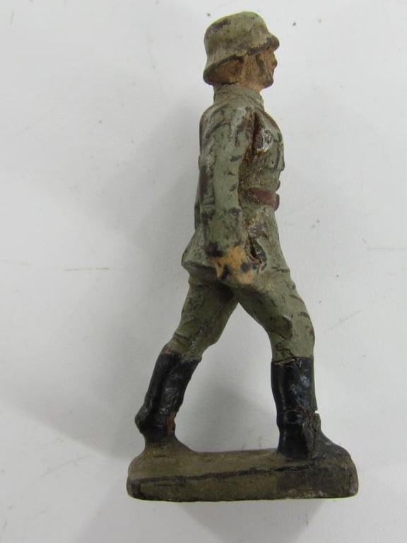 Lineol Wehrmacht 4 cm Marching Officer...Rare !!