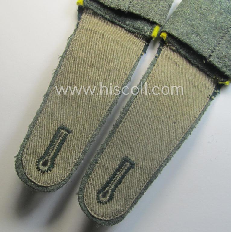 Pair of WH (Heeres) 'M40'-pattern, EM-type shoulderstraps that came with its accompanying 'Überschube'-pair: 'Soldat des Infanterie-Divisions-Nachrichten-Abtlgs. 34'