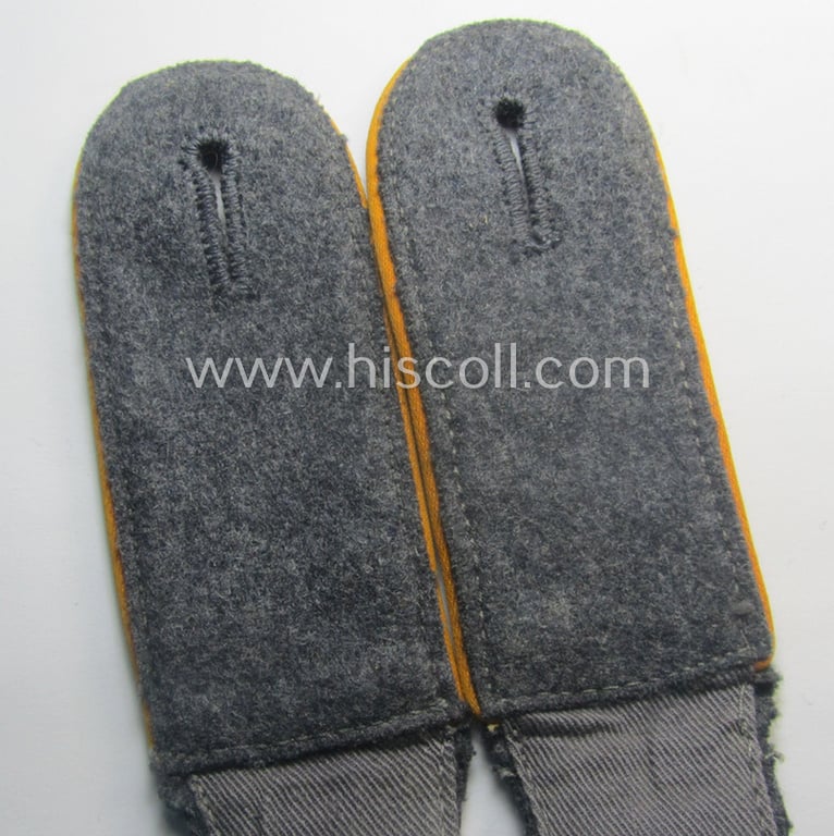 Attractive - and fully matching! - pair of mid- (ie. later-) war-period, WH (Luftwaffe) EM-type shoulderstraps as was intended for usage by a: 'Soldat der Flieger o. Fallschirm-Trpn.'