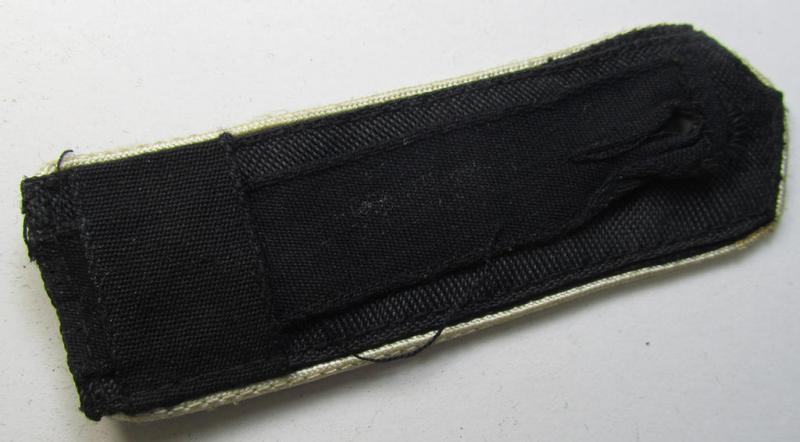 Single - and with certainty rarely found! - white-piped, so-called: 'Reiter-HJ' (ie. 'HJ-Streifendienst') shoulderstrap as was intended for usage by a: 'HJ-Kameradschaftsführer' who was attached to the (by me unidentified!): 'Bann 851'