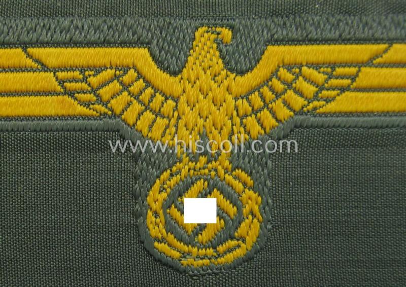 WH (Kriegsmarine o. Küsten-Artillerie) early- (ie. mid-war-) period- and/or golden-yellow-coloured WH (Heeres) type side-cap-eagle as executed in the neat 'BeVo'-weave pattern onto a field-grey-coloured background