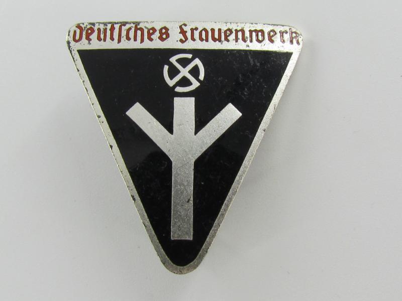 'Deutsches Frauenwerk' Members Pin