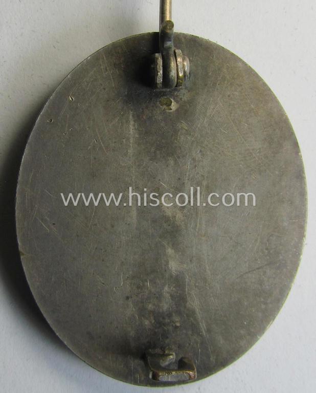 Attractive - and fairly luxuriously-styled! - 'Verwundeten-Abzeichen in Silber' being a non-maker-marked- and (I deem) early-period 'Buntmetall'-based example as was produced by a (by me) unidentified maker