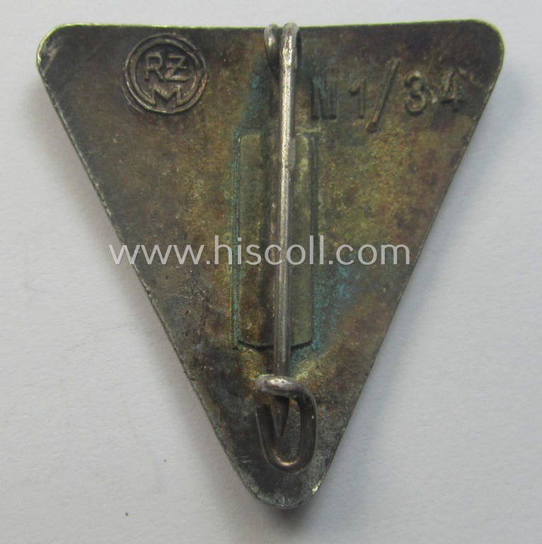 'NS-Frauenschaft'- (ie. NSF-) membership-badge (ie. 'Mitgliedsabz.') as was intended for a: 'Mitglied des engeren Stab der Ortsleitung' (and that shows an: 'RzM M1/34'-designation)