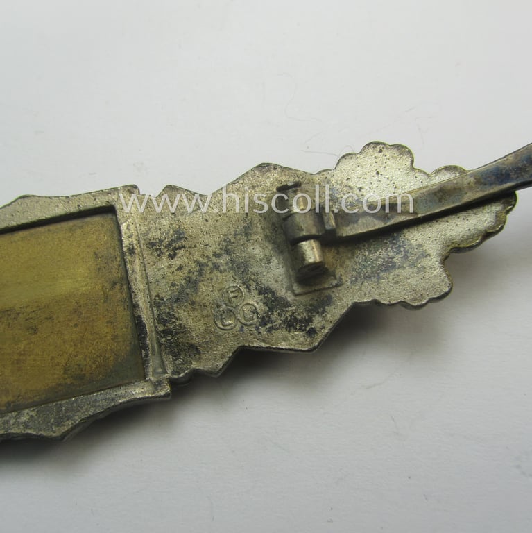 Superb, 'Nahkampfspange in Silber' (or: silver-class close-combat clasp ie. CCC) being a (typical) maker-marked- and/or minimally converse-shaped specimen as was produced by the maker- (ie. 'Hersteller') 'Friedrich Linden' (ie. FLL)