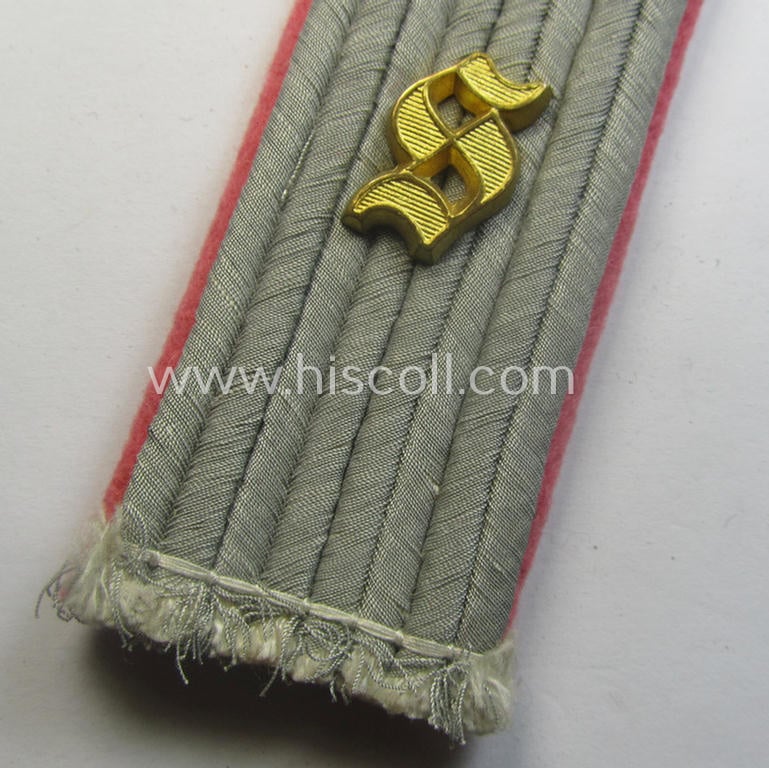 Single, WH (Heeres) neatly 'cyphered', officers'-type shoulderboard as was piped in the bright-pink branchcolour as was intended for a: 'Leutnant eines Panzerschützen-Rgts.'