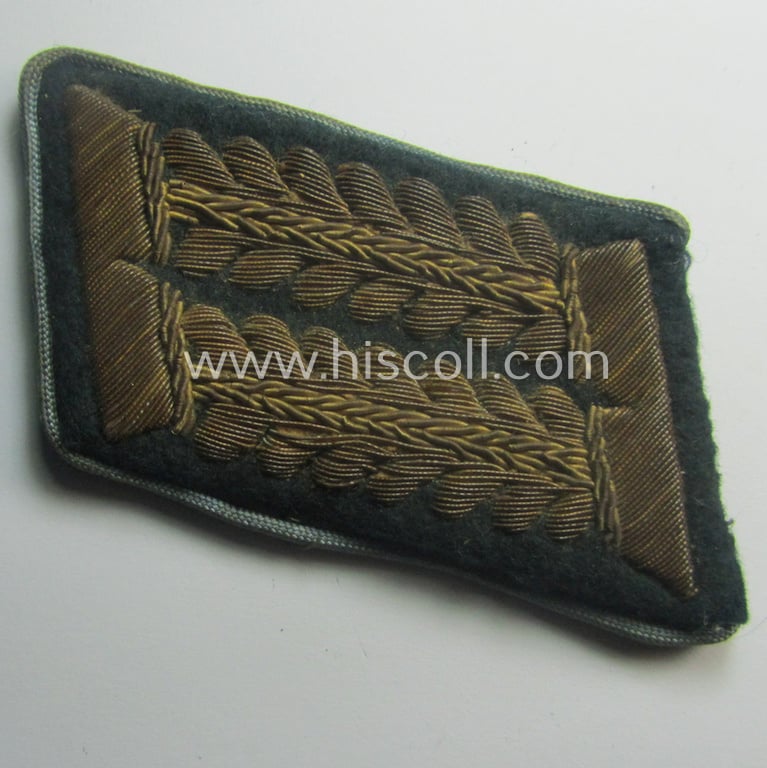 Attractive - and fully matching and/or scarcely encountered! - pair of WH (Heeres) hand-embroidered, high-ranked officers'-type collar-patches as was intended for - and with certainty worn by! - a: 'Wehrmachtsbeamte des höheren Dienstes'
