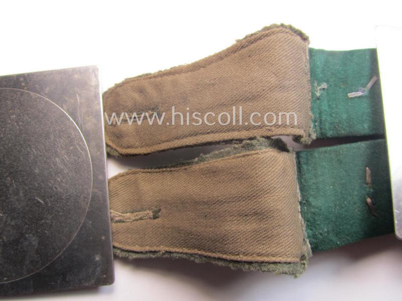 Truly used pair of WH (Luftwaffe) NCO-type shoulderboards as intended for a medium-ranked, administrative-official (ie. NCO) having the rank of: 'Oberfeldwebel' (ie.: 'Beambter des mittleren Dienstes')